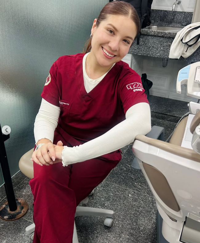 Dra. Alejandra Mercado Rosas en su consultorio